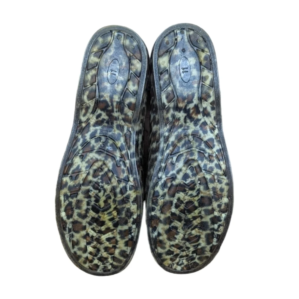 Corky's Stormy Leopard Print Woman's Size 11